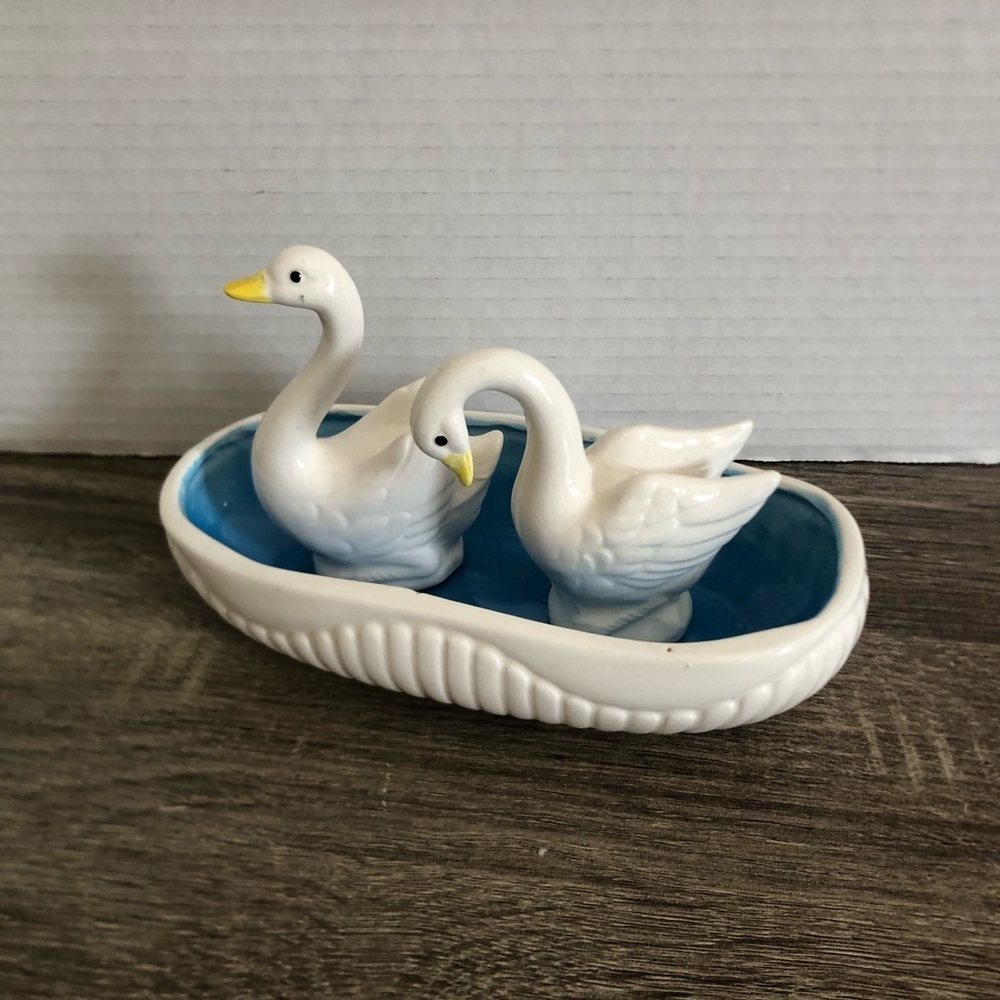 Vtg Ceramic Swan Centrepiece